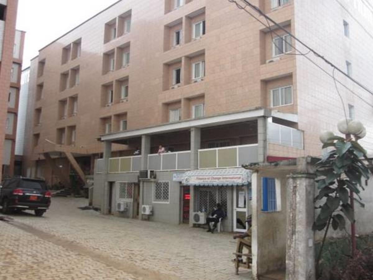 Meumi Palace Яунде Экстерьер фото